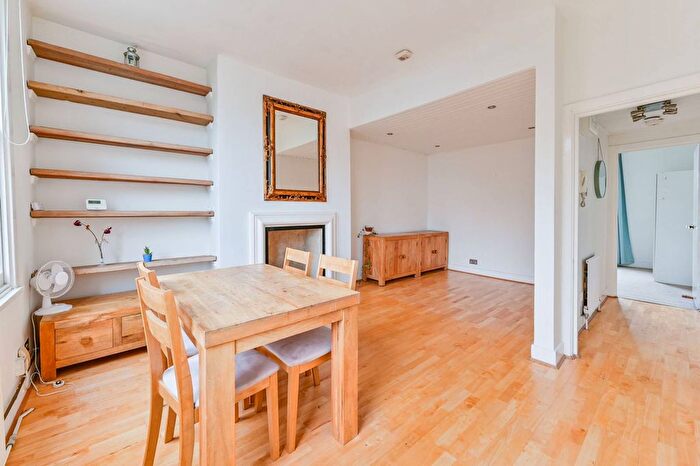 1 Bedroom Flat To Rent In Hartham Road, Islington, London, N7