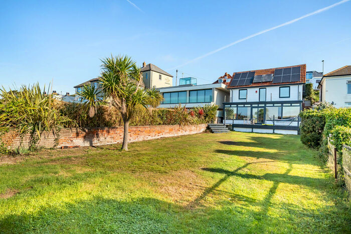4 Bedroom Detached House To Rent In Hill Head Road, PO14