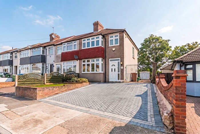 2 Bedroom End Of Terrace House For Sale In Leckwith Avenue, Bexleyheath, Kent, DA7