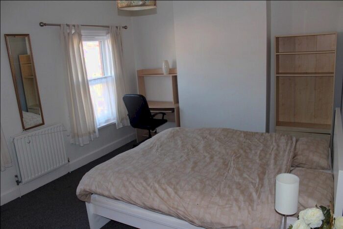 4 Bedroom Terraced House To Rent In Donnington Road, Reading, RG1