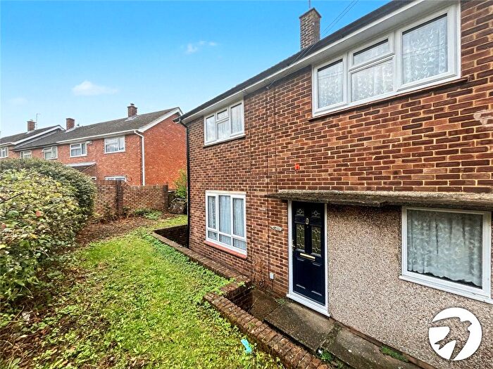 3 Bedroom Semi Detached House For Sale In Pelican Close, Rochester, Kent, ME2