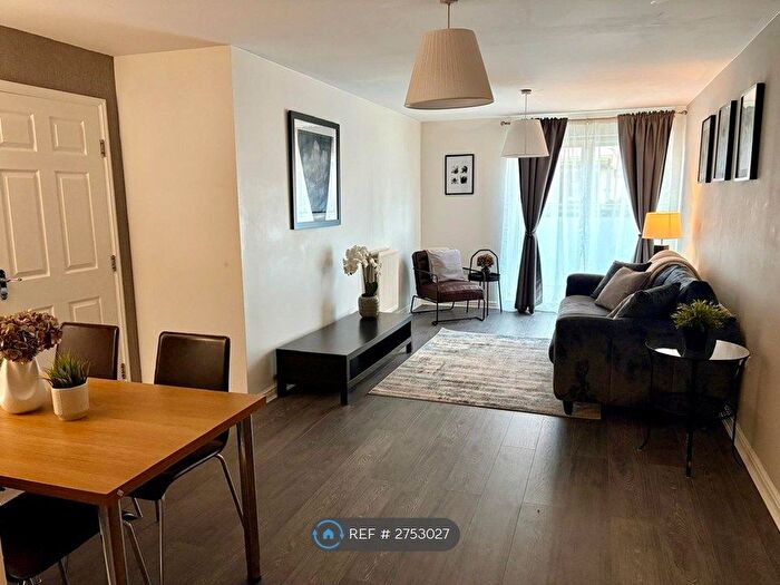 2 Bedroom Flat To Rent In Malcolm Place, Reading, RG1