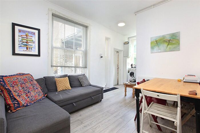 3 Bedroom Flat To Rent In Elmhurst Mansions, Edgeley Road, SW4