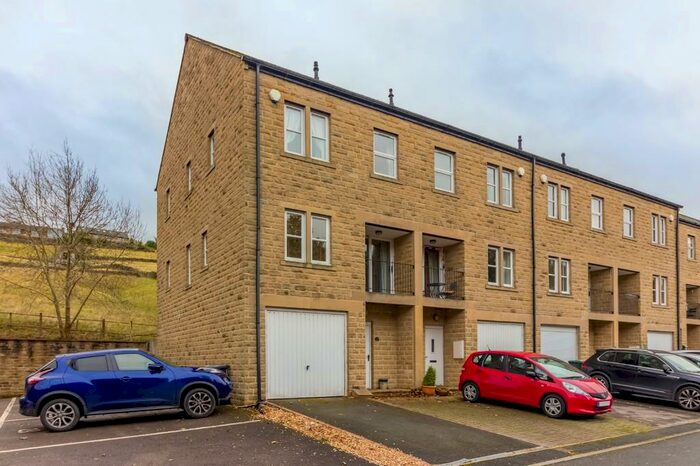 4 Bedroom Town House To Rent In Lower Mill Lane, Holmfirth, HD9