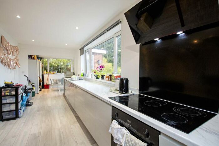 5 Bedroom House To Rent In Weoley Park Road, Birmingham, B29