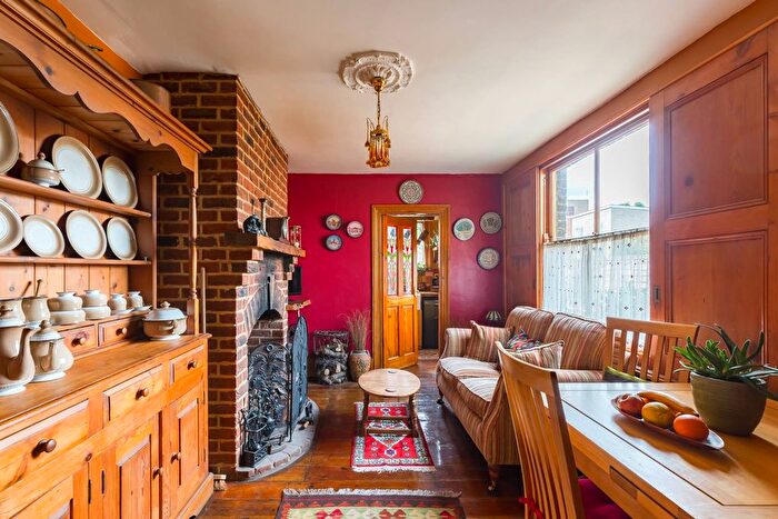 4 Bedroom Semi-detached House For Sale In Shrubland Road, Leyton, London, E10