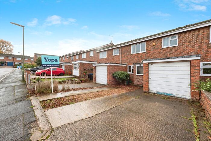 3 Bedroom Terraced House For Sale In Moore Close, Addlestone, KT15