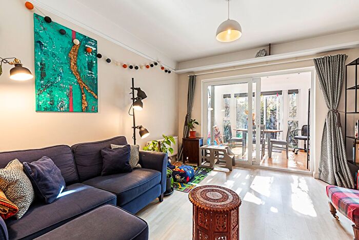 3 Bedroom Town House To Rent In Alice Lane, London, E3