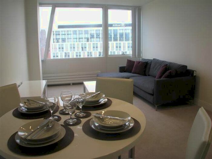 2 Bedroom Flat To Rent In Kenyons Steps, Liverpool, L1