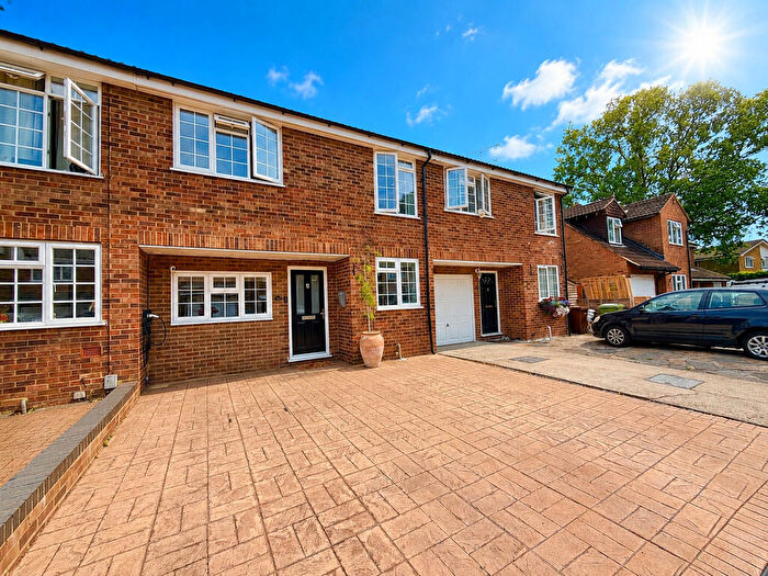 3 Bedroom Terraced House For Sale In Cotswold Close, Farnborough, GU14