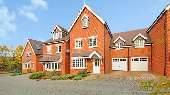 4 Bedroom Property To Rent In Brackendale Close, Englefield Green, Egham, TW20