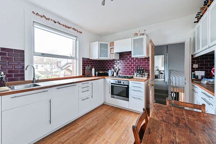 3 Bedroom Maisonette For Sale In Boundary Road, Colliers Wood, London, SW19