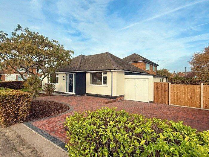 2 Bedroom Bungalow For Sale In Oakfield Road, Wollaton, Nottingham, Nottinghamshire, NG8