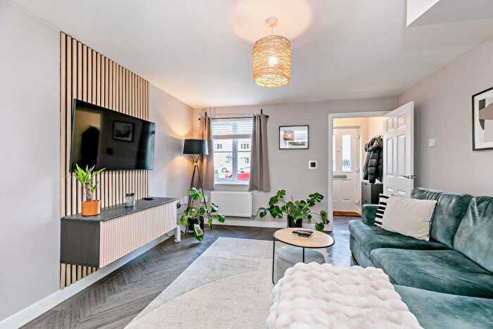 3 Bedroom Semi-detached House For Sale In Sycamore Drive, Castleford, West Yorkshire, WF10