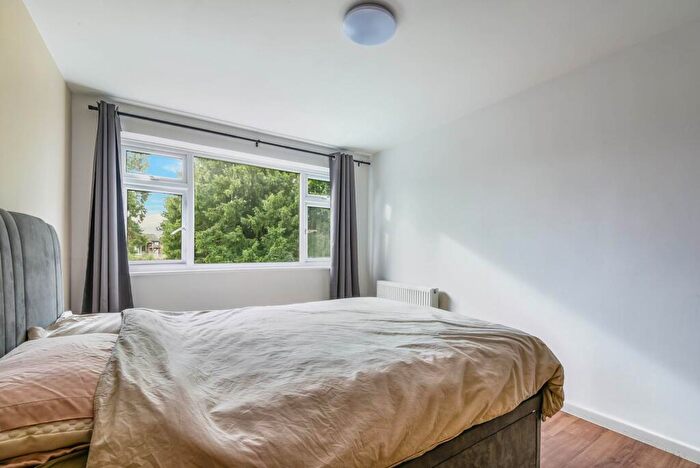 2 Bedroom Apartment To Rent In Denewood, Epsom, KT17