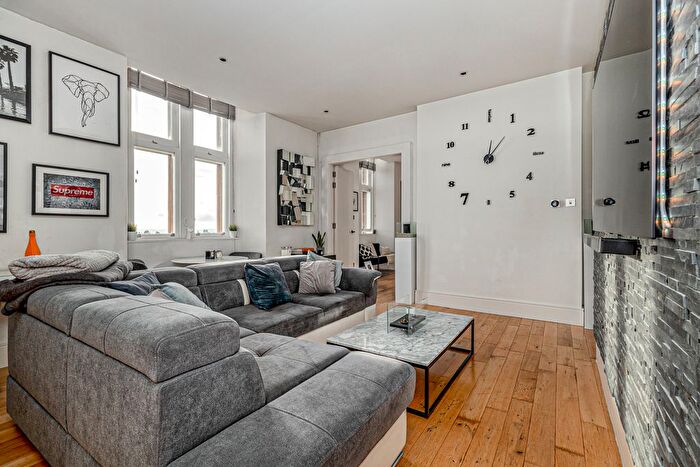 1 Bedroom Flat For Sale In Shaw Drive, Bearsden, Glasgow, G61