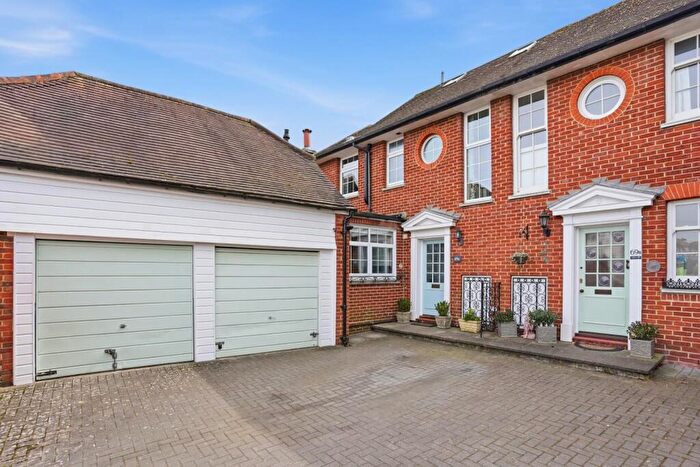 4 Bedroom Semi-Detached House For Sale In Dorking Road, Epsom, KT18