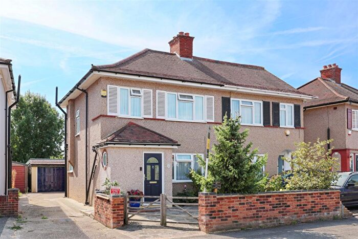 3 Bedroom Semi-Detached House For Sale In Goshawk Gardens, Hayes, UB4