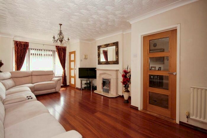 5 Bedroom Semi-Detached House To Rent In Berwyn Avenue, Coventry, CV6