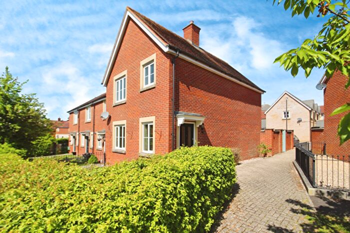 3 Bedroom End Of Terrace House To Rent In Eastbury Way, Swindon, SN25