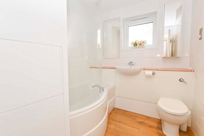 2 Bedroom Flat To Rent In Chevassut Street, Hulme, Manchester, M15