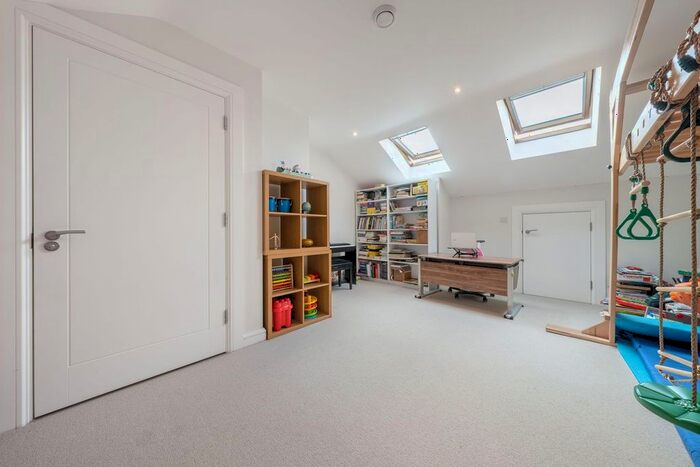 4 Bedroom Terraced House To Rent In Victoria Road, Barnet, London, EN4