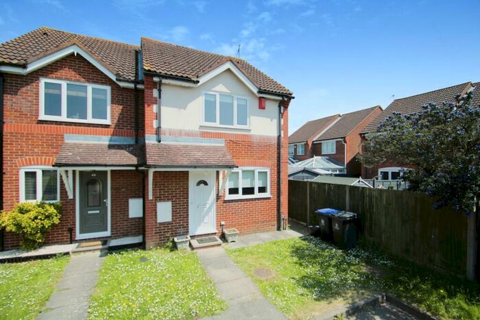 3 Bedroom Semi-Detached House To Rent In Martindale, Iver, SL0