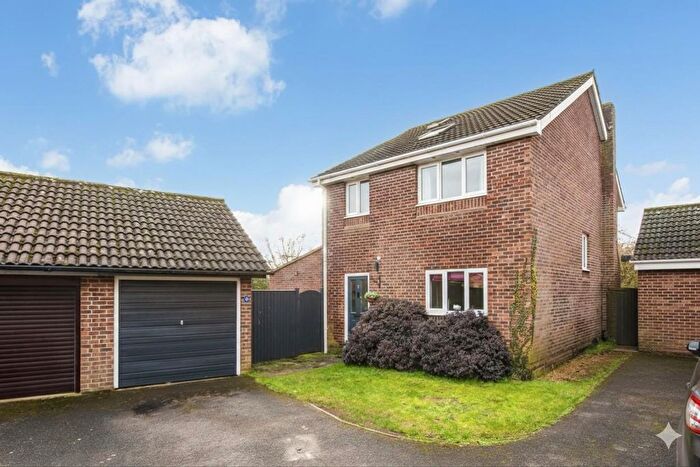 5 Bedroom Detached House For Sale In Northfield Close, Horndean, PO8