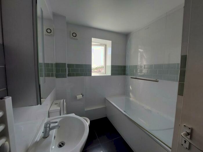 1 Bedroom Flat To Rent In Wendy House, Torrington Park, London, N12