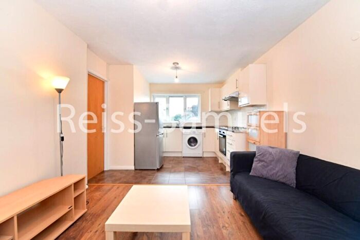 3 Bedroom Apartment To Rent In Ambassador Square, Isle Of Dogs, London, E14