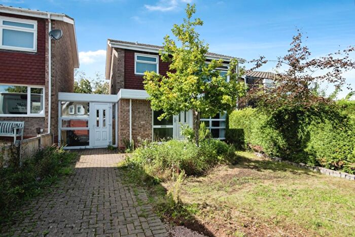 4 Bedroom Link Detached House For Sale In Alveston Close, Redditch, Worcestershire, B98