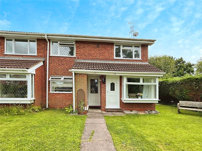 2 Bedroom Maisonette To Rent In Lowry Close, Wolverhampton, West Midlands, WV6