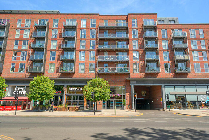2 Bedroom Flat For Sale In The Heart, Walton-On-Thames, KT12