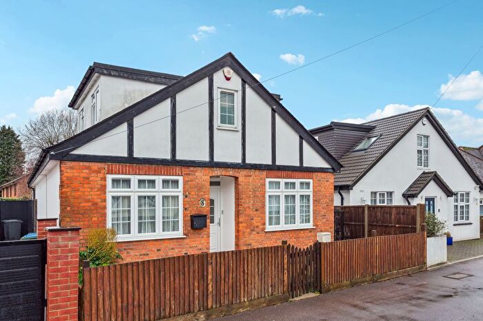 4 Bedroom Detached House For Sale In Louvain Way, Watford, WD25