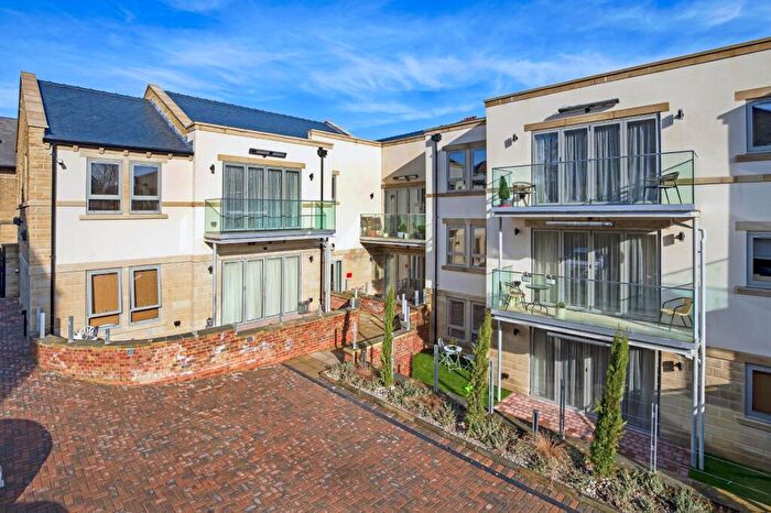 2 Bedroom Flat To Rent In Chantry Drive, Ilkley, West Yorkshire, LS29