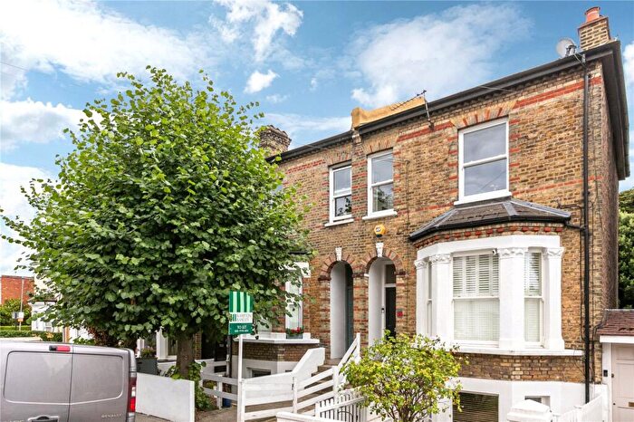 2 Bedroom Apartment For Sale In Rossiter Road, SW12