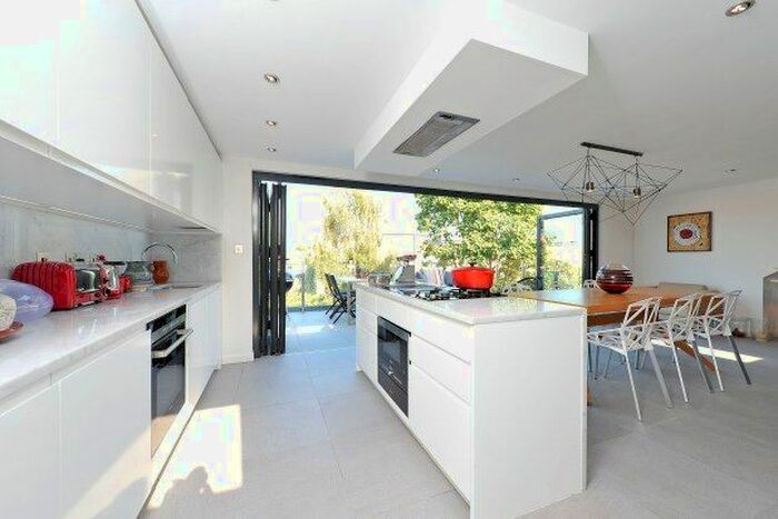 3 Bedroom Maisonette To Rent In Badminton Road, London, SW12