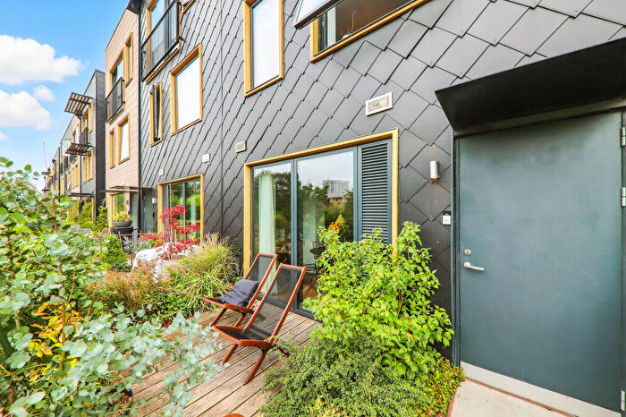 4 Bedroom Terraced House For Sale In Secret Garden, Leeds, LS9