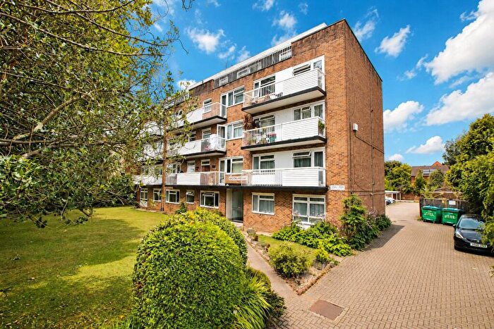 2 Bedroom Flat For Sale In Winn Road, Southampton, Hampshire, SO17