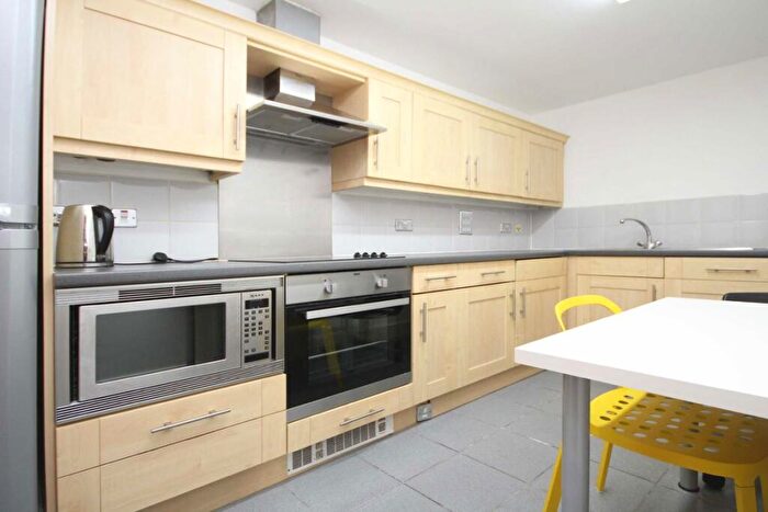3 Bedroom Flat To Rent In Mansell Street, Tower Hill, E1