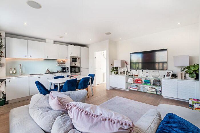 2 Bedroom Flat For Sale In Iverson Road, London, NW6