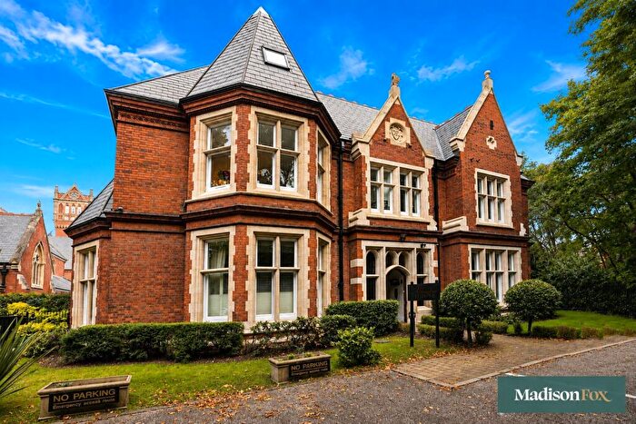 5 Bedroom Apartment For Sale In Regents Drive, Woodford Green, IG8