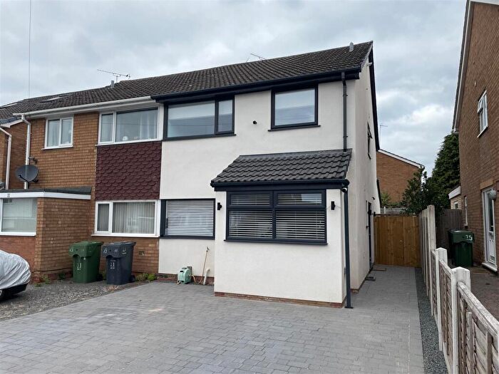 3 Bedroom Semi-Detached House For Sale In Winds Point, Hagley, DY9