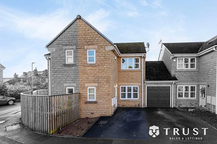 3 Bedroom Semi Detached House For Sale In Frogmoor Avenue, Bradford, BD12