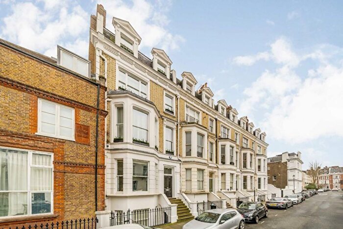 2 Bedroom Flat For Sale In Campden Grove, Westbourne, W8
