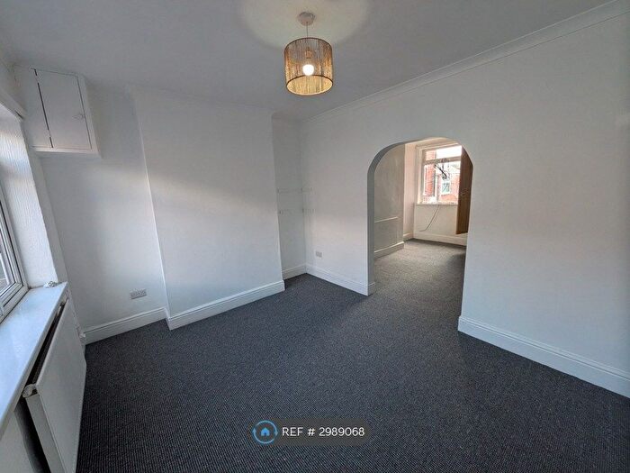 3 Bedroom Terraced House To Rent In Leicester Road, Sheffield, S25