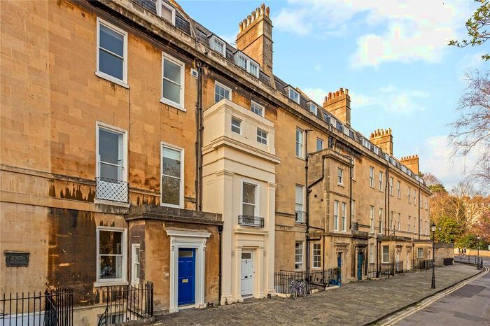 2 Bedroom Flat For Sale In Queens Parade, Bath, BA1