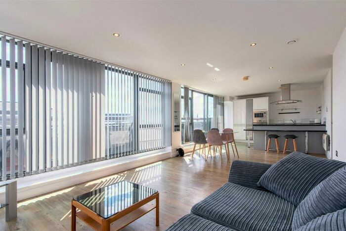 2 Bedroom Apartment To Rent In Crusader House, NG1