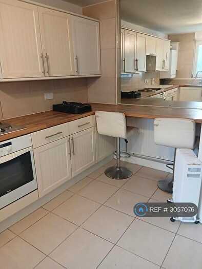 3 Bedroom Flat To Rent In Stratford, London, E15