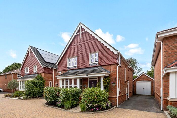4 Bedroom Detached House For Sale In Fivens Place, Horsham, RH12